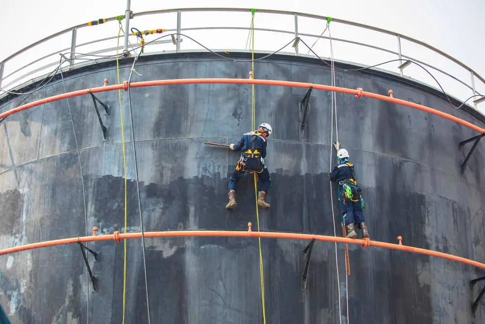 Fabrika soda silosunun iç ve dış yüzey temizlik ve bakım çalışması